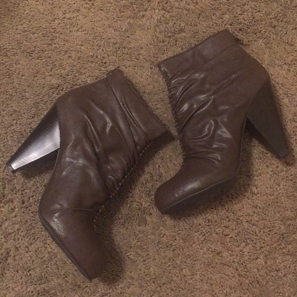 Booties heels with back zipper